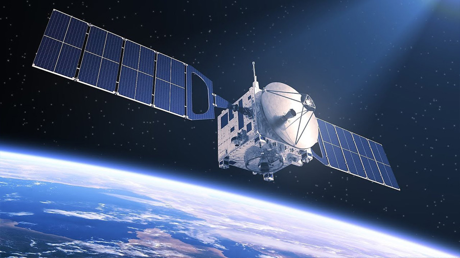 Спутник Eutelsat 33E меняет свою орбитальную позицию, перемещаясь западнее