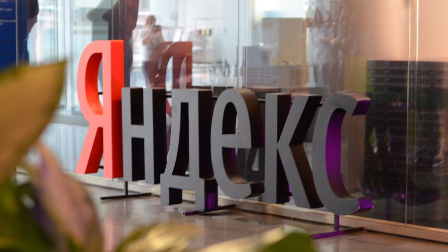 «Яндекс» показал смарт-колонку с голосовым ассистентом, обновлённую «Алису» и «Яндекс.Плюс»